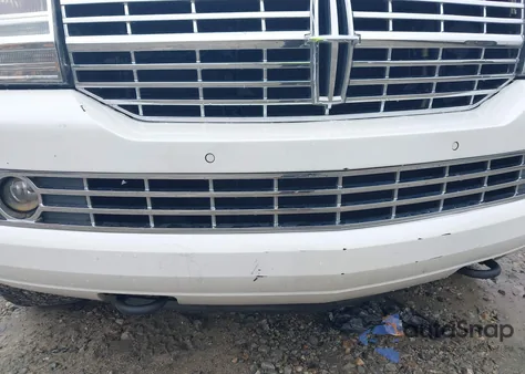 2013 Lincoln Navigator z USA, uszkodzony, nr VIN 5LMJJ2H58DEL02957